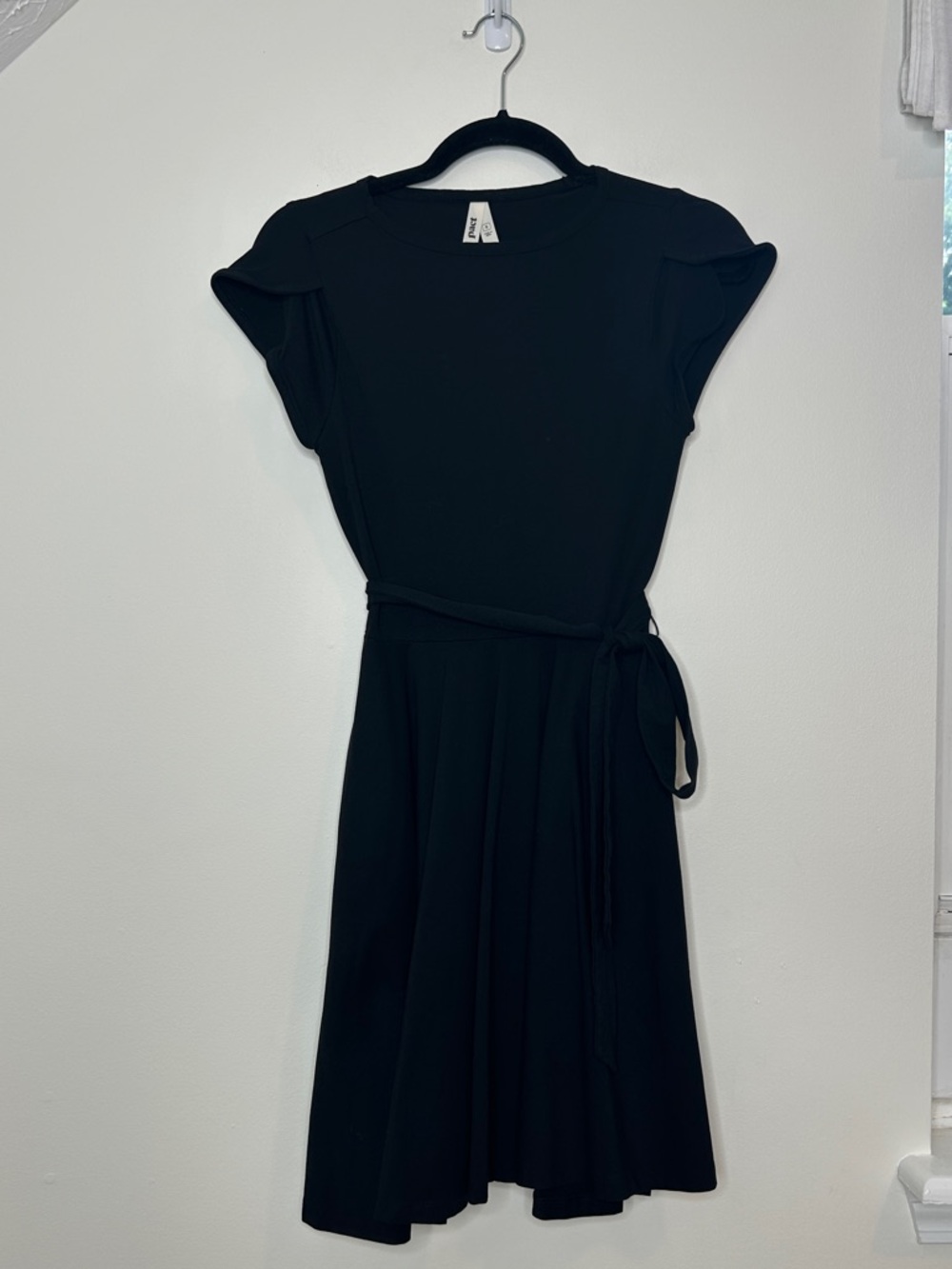 Pact Women's Black Organic Cotton Fit & Flare Petal Sleeve Dress Small - Picture 4 of 8